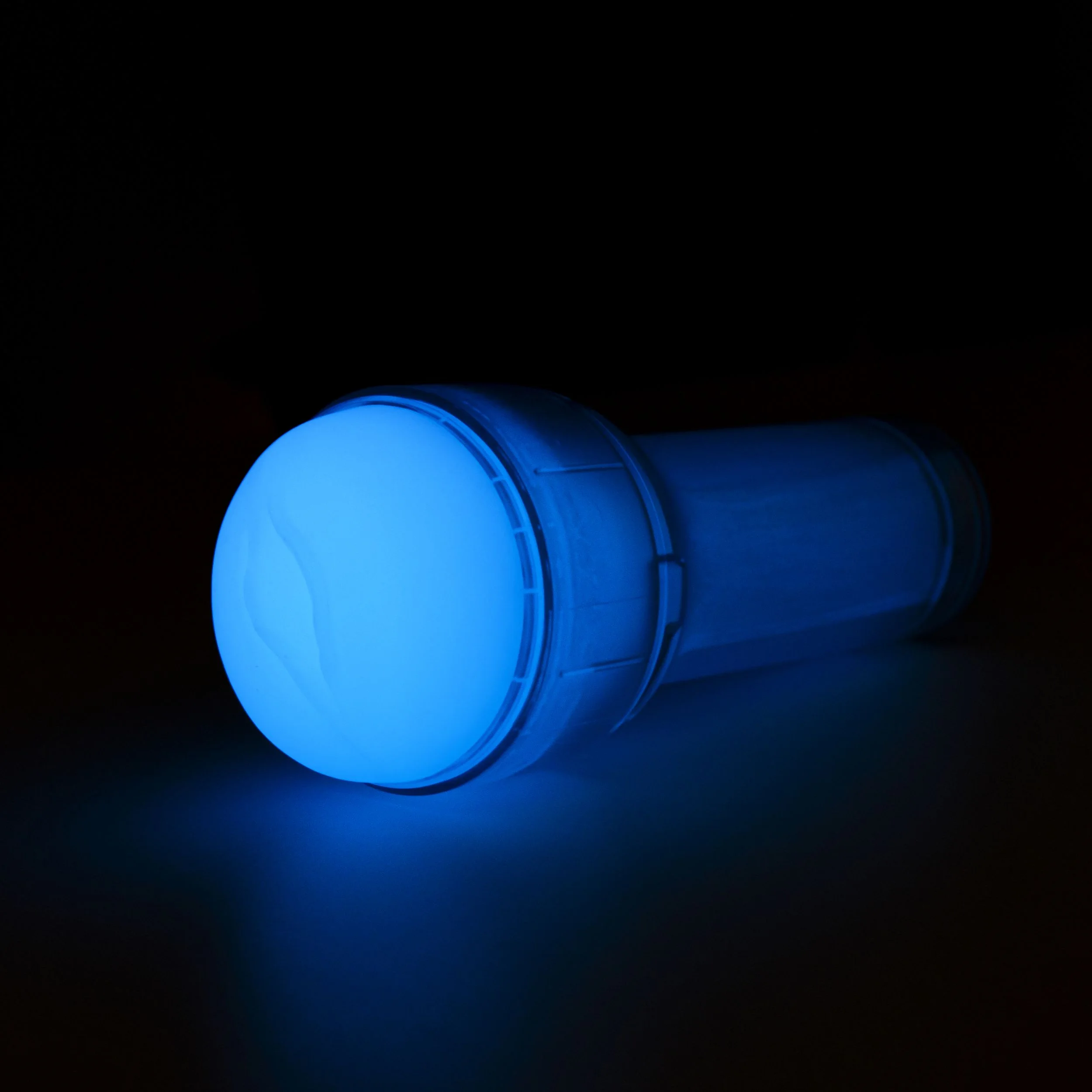 Kiiroo - FeelGlow Stroker - Glow-in-the-Dark Zwart